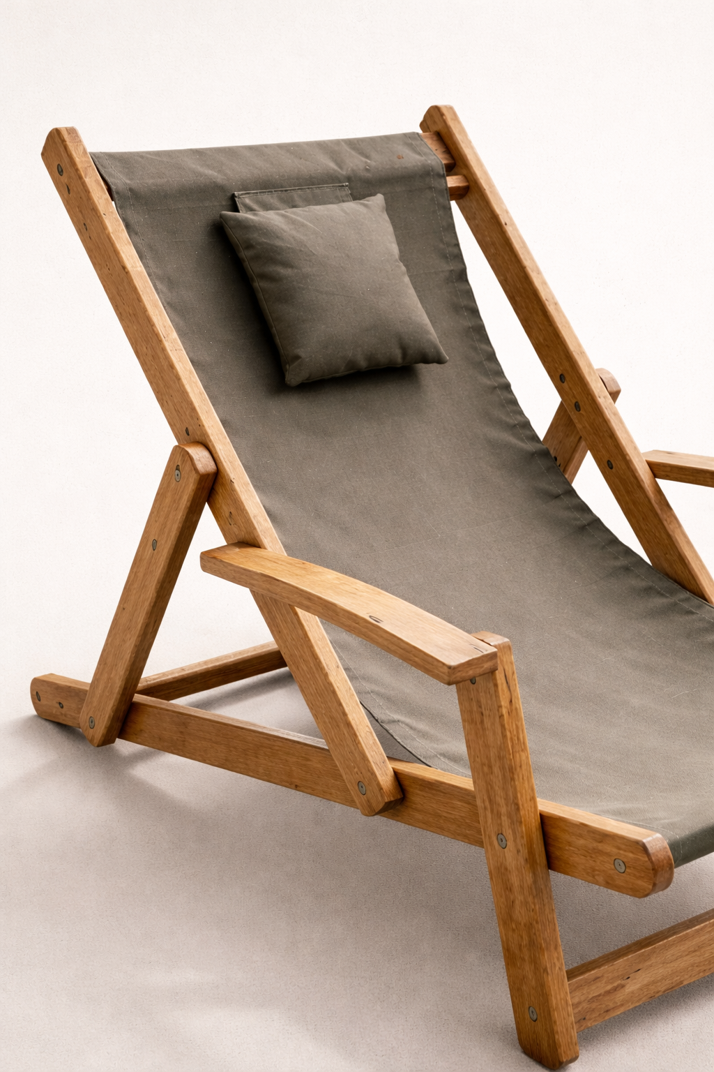 Sakani Deck Chair — handcrafted African outdoor by Antonyojina in Kenya (view 3)